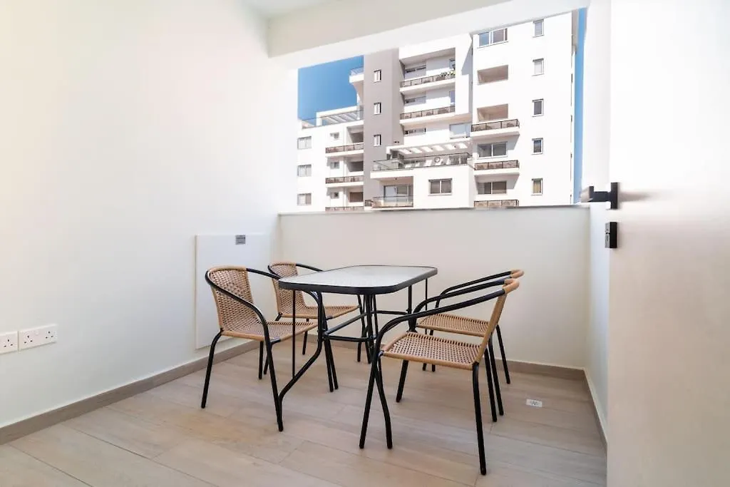 Mackenzie Sands 2 Bdr Luxe Flat Λάρνακα